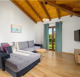 4 bedroom villa bedroom with pool, Svetvinčenat, Istria, sleeps 8